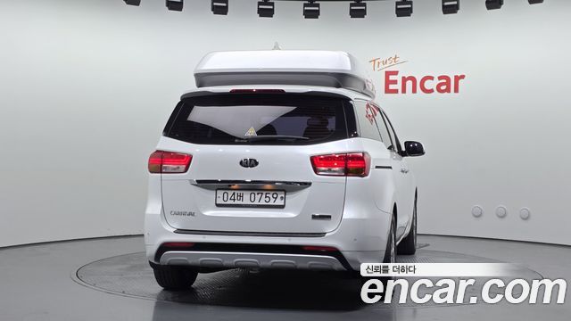 Kia Canival 2017 — photo 4