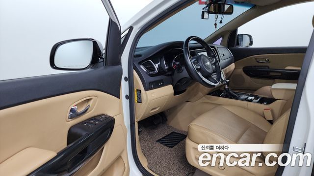Kia Canival 2017 — photo 13