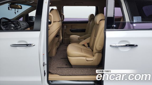 Kia Canival 2017 — photo 18