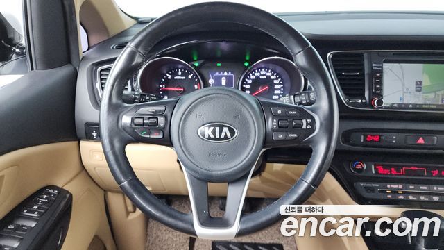 Kia Canival 2017 — photo 19