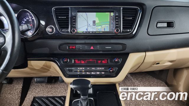 Kia Canival 2017 — photo 20
