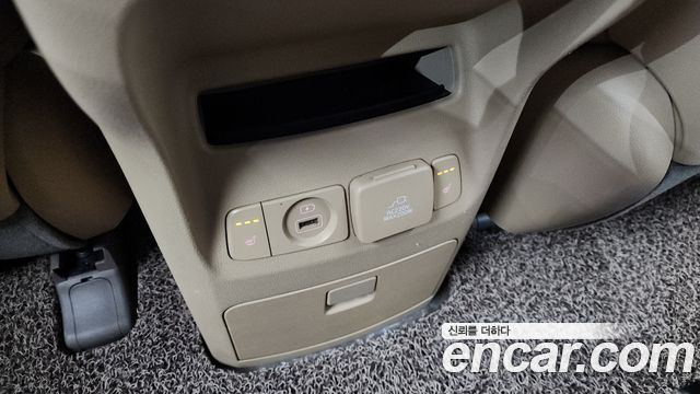 Kia Canival 2017 — photo 24