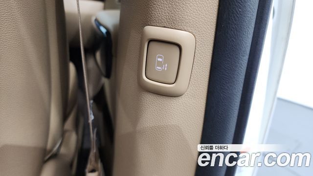 Kia Canival 2017 — photo 25