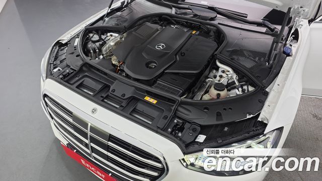Mercedes-Benz S-Class 2024 — photo 6