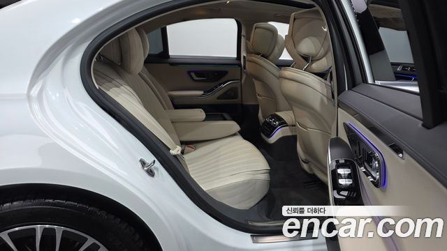 Mercedes-Benz S-Class 2024 — photo 17