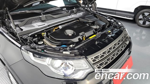 Land Rover Discovery Sport 2017 — photo 6