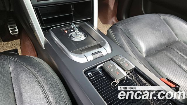 Land Rover Discovery Sport 2017 — photo 12