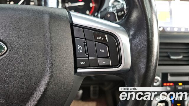 Land Rover Discovery Sport 2017 — photo 21