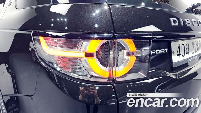 Land Rover Discovery Sport 2017 — photo 9