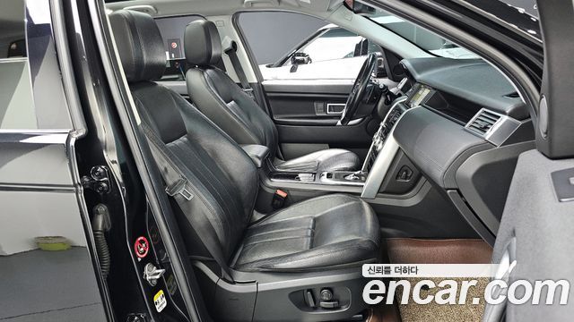 Land Rover Discovery Sport 2017 — photo 16