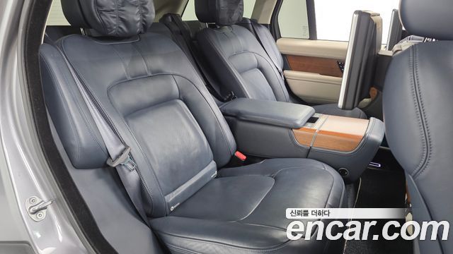 Land Rover Range Rover 2021 — photo 12