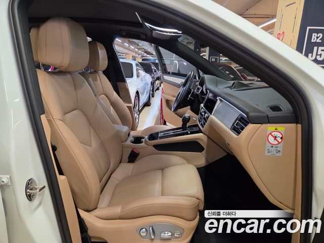 Porsche Macan 2022 — photo 12