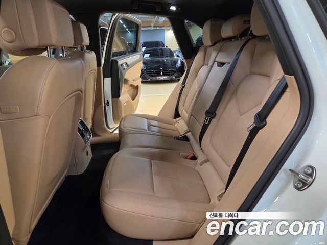 Porsche Macan 2022 — photo 13