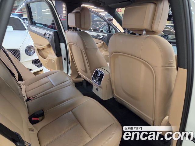 Porsche Macan 2022 — photo 14