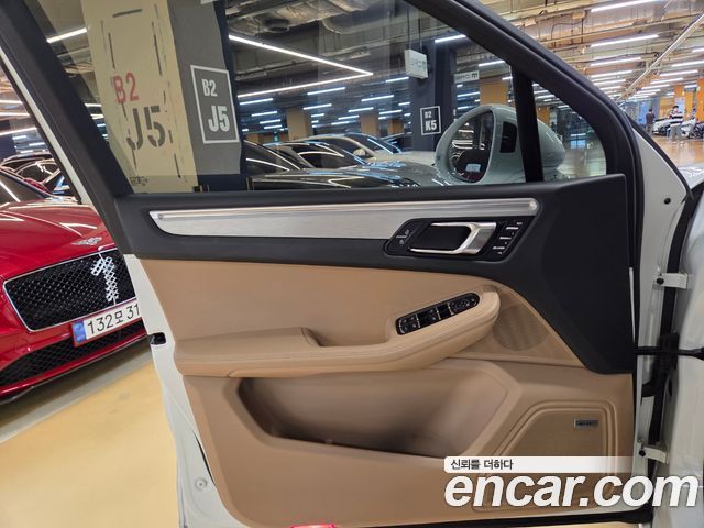 Porsche Macan 2022 — photo 15