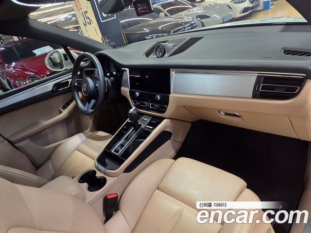 Porsche Macan 2022 — photo 16
