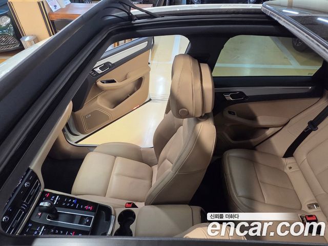 Porsche Macan 2022 — photo 17