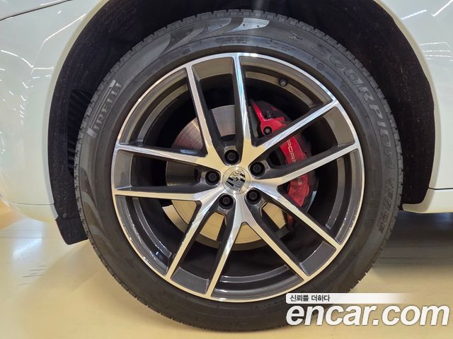 Porsche Macan 2022 — photo 20