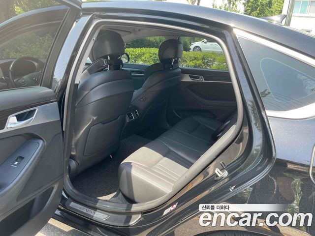Genesis G80 2017 — photo 10
