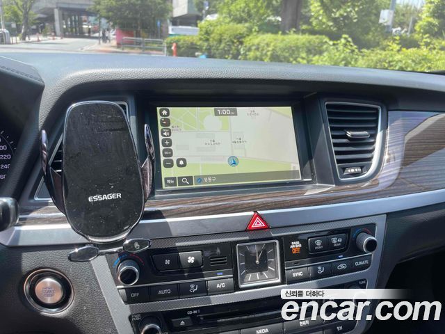 Genesis G80 2017 — photo 15