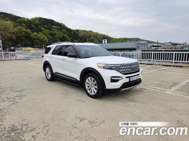 Ford Explorer 2021 — photo 1