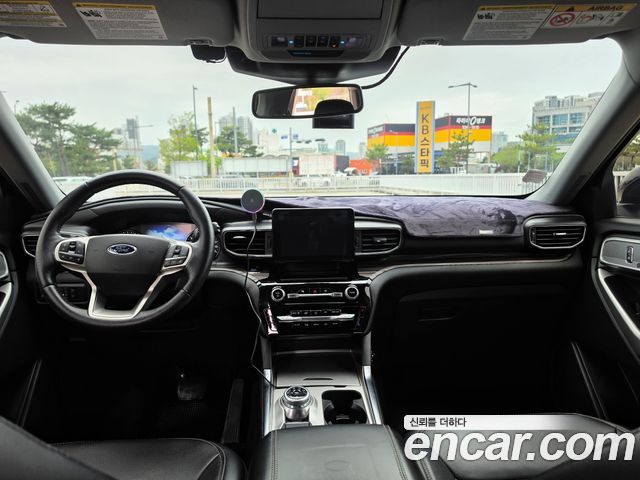 Ford Explorer 2021 — photo 12