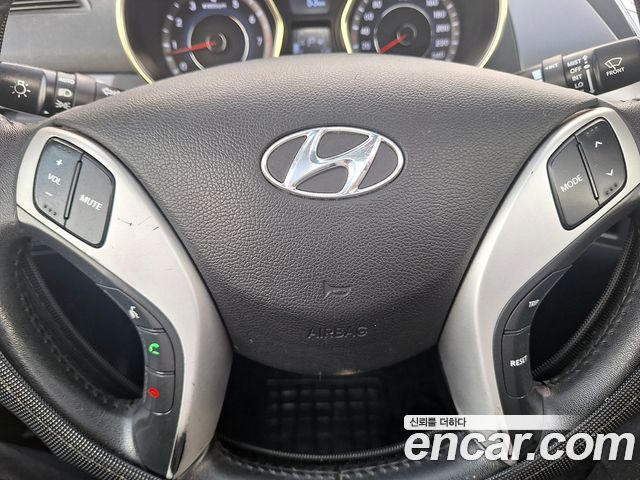 Hyundai AVANTE 2011 — photo 13