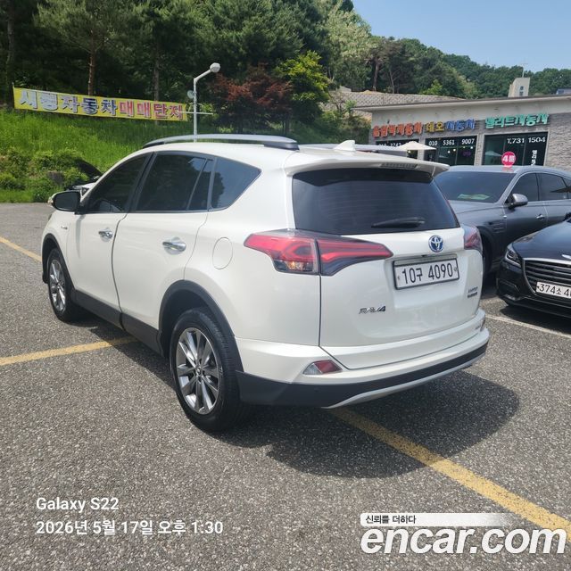 Toyota RAV4 2017 — photo 2