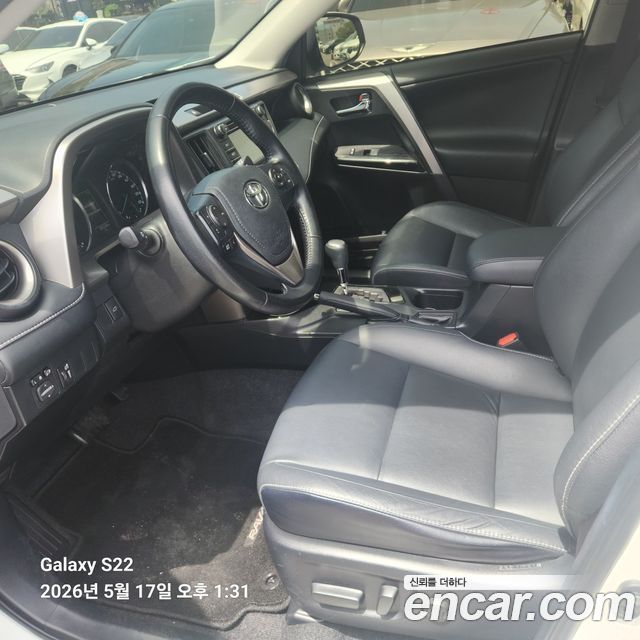 Toyota RAV4 2017 — photo 10