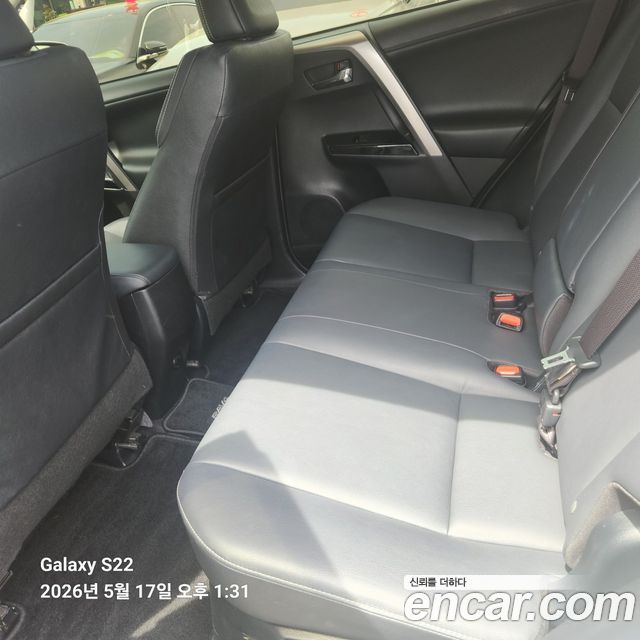 Toyota RAV4 2017 — photo 11