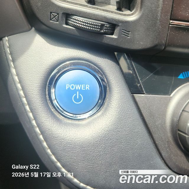 Toyota RAV4 2017 — photo 13