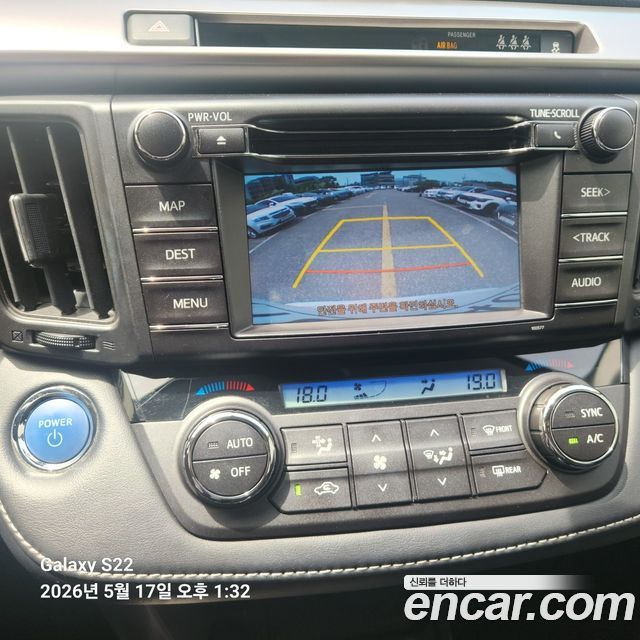 Toyota RAV4 2017 — photo 15