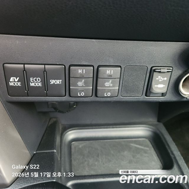 Toyota RAV4 2017 — photo 16