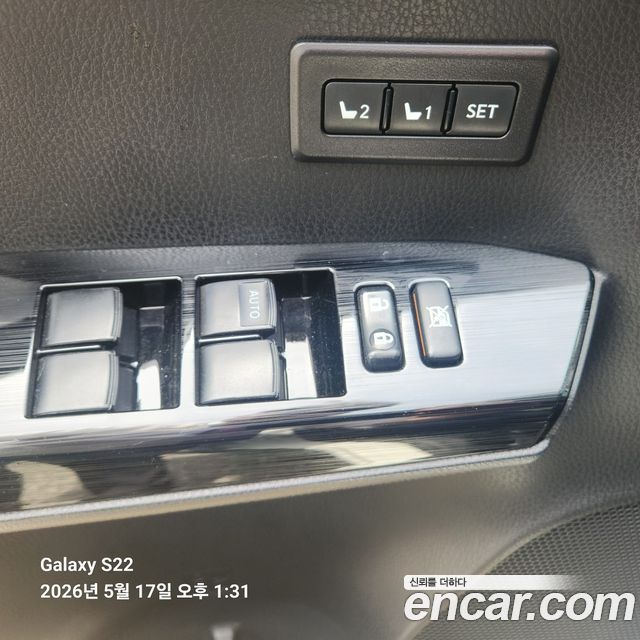 Toyota RAV4 2017 — photo 18