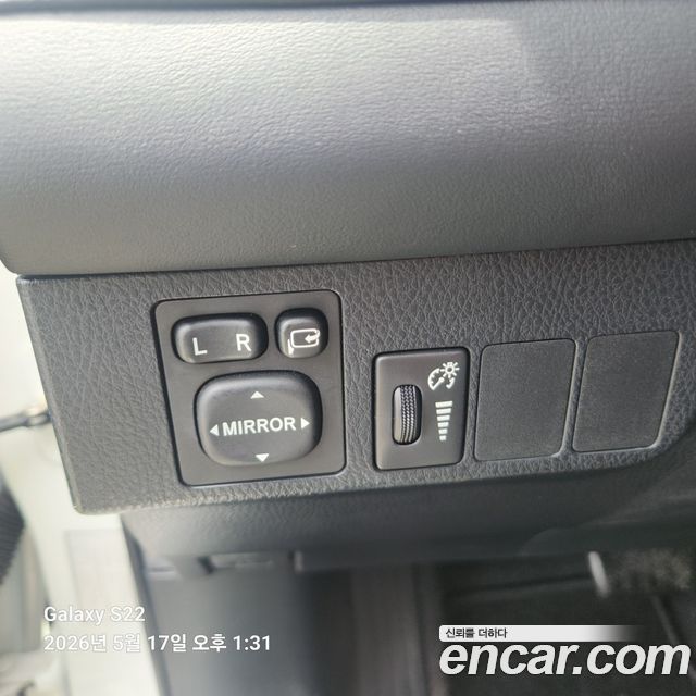 Toyota RAV4 2017 — photo 19
