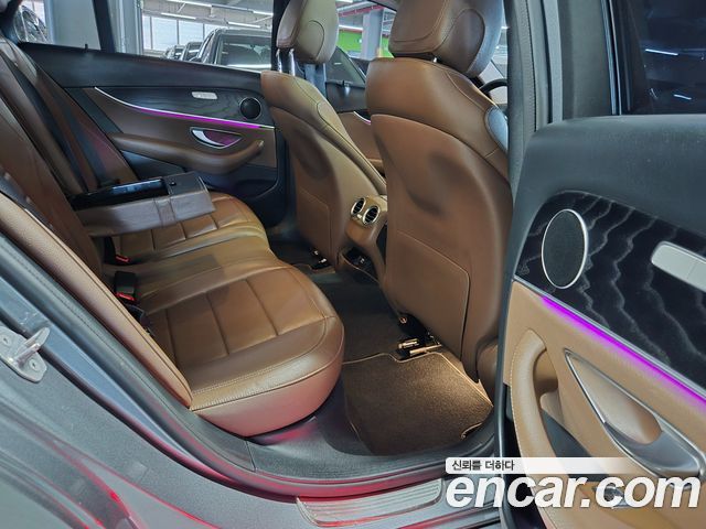 Mercedes-Benz E-Class 2018 — photo 9