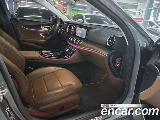 Mercedes-Benz E-Class 2018 — photo 10
