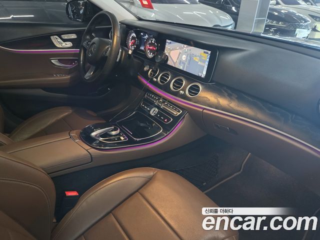 Mercedes-Benz E-Class 2018 — photo 11