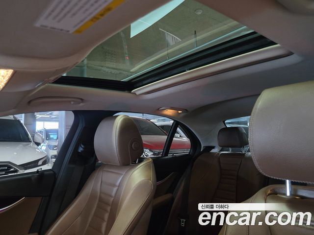 Mercedes-Benz E-Class 2018 — photo 13