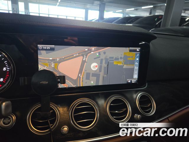 Mercedes-Benz E-Class 2018 — photo 15