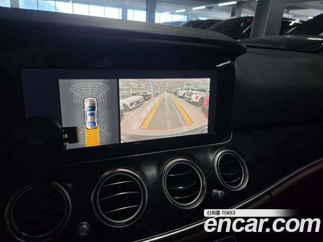 Mercedes-Benz E-Class 2018 — photo 16