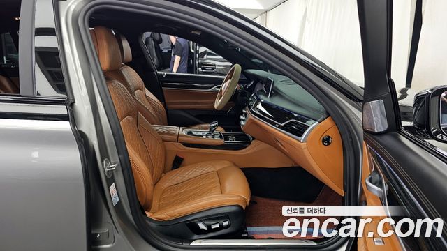 BMW 7-Series 2020 — photo 11