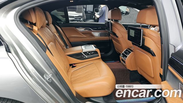 BMW 7-Series 2020 — photo 12