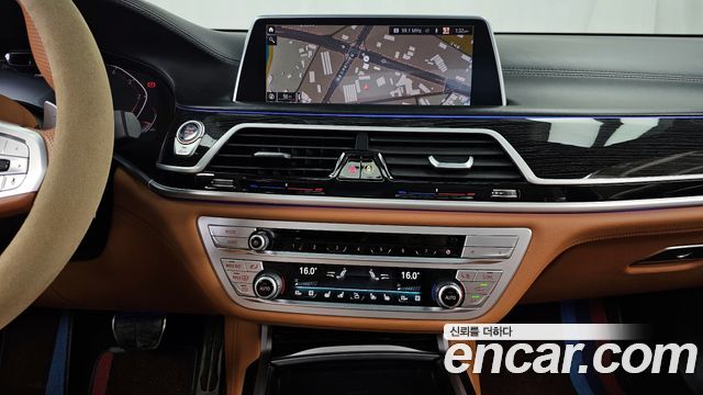 BMW 7-Series 2020 — photo 14
