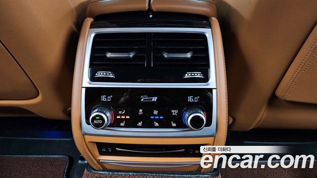 BMW 7-Series 2020 — photo 18