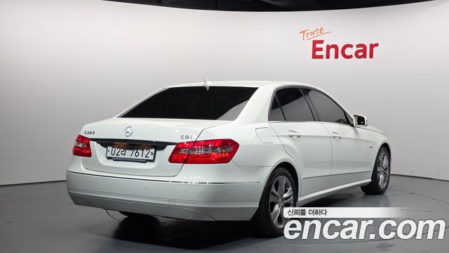 Mercedes-Benz E-Class 2011 — photo 2