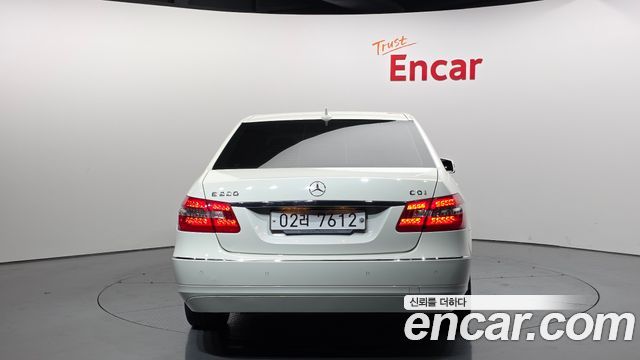Mercedes-Benz E-Class 2011 — photo 4
