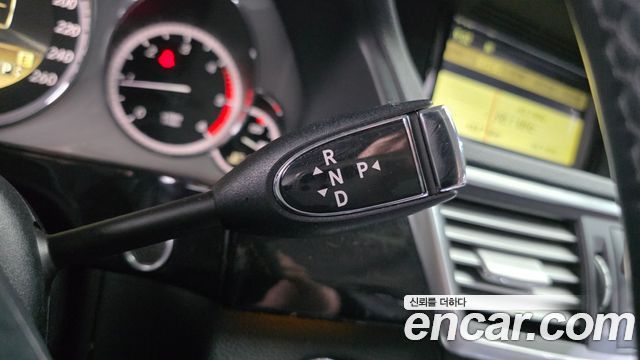 Mercedes-Benz E-Class 2011 — photo 9