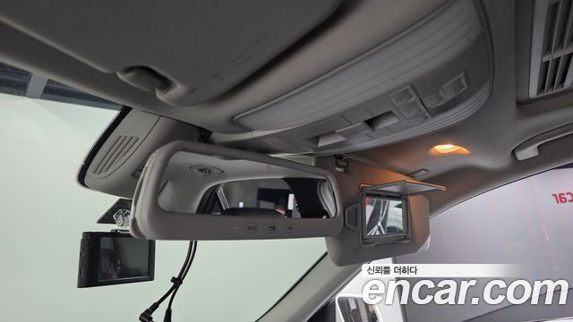 Mercedes-Benz E-Class 2011 — photo 17