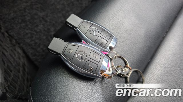 Mercedes-Benz E-Class 2011 — photo 19